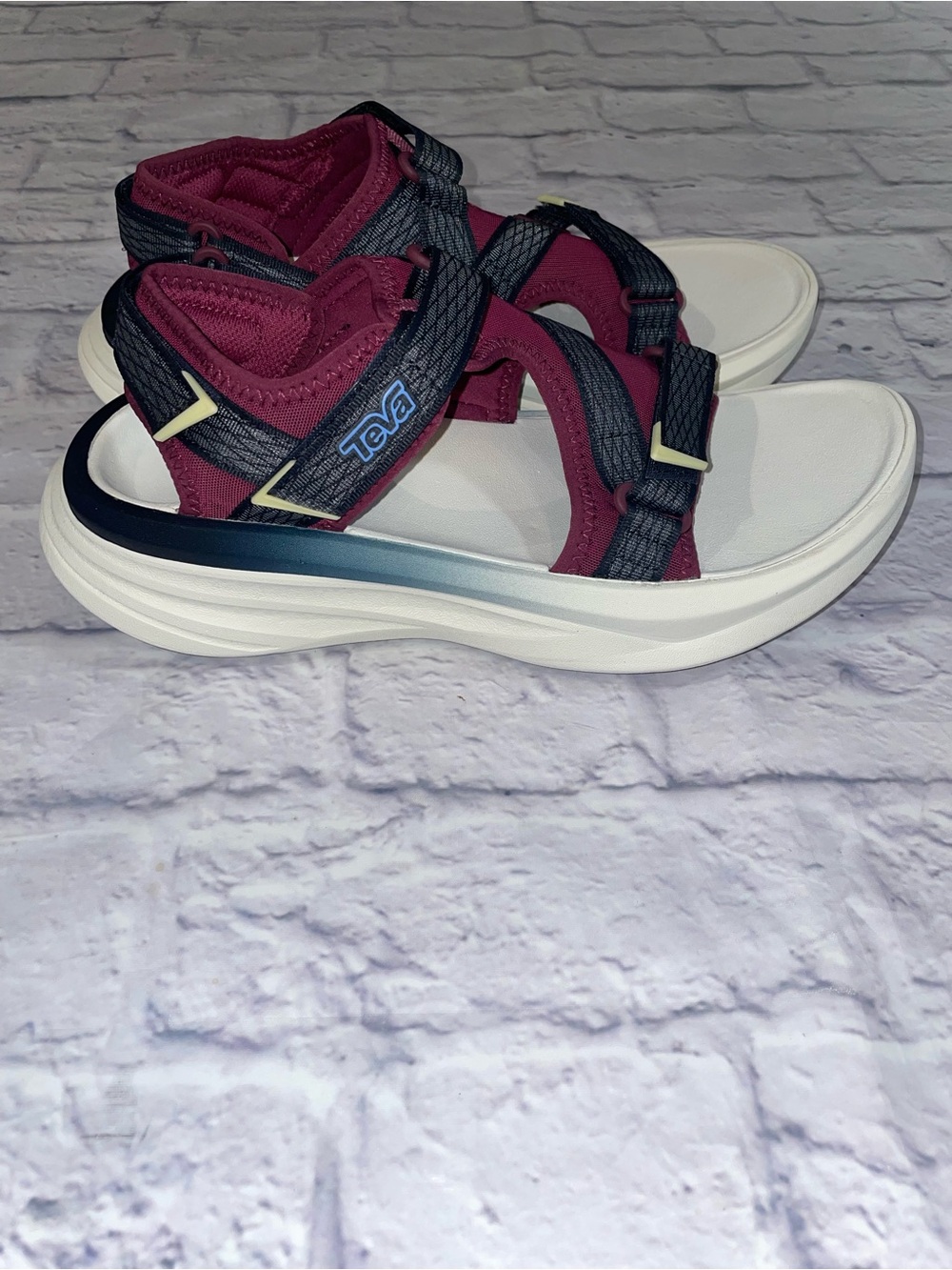 TEVA Aventrail R2T Sandals. Women’s size 10